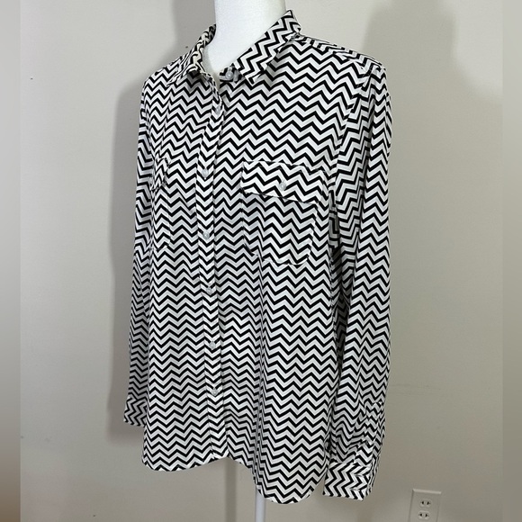 American Eagle Outfitters sz XL top, blouse, shirt in blk/white zigzag design - Picture 11 of 14